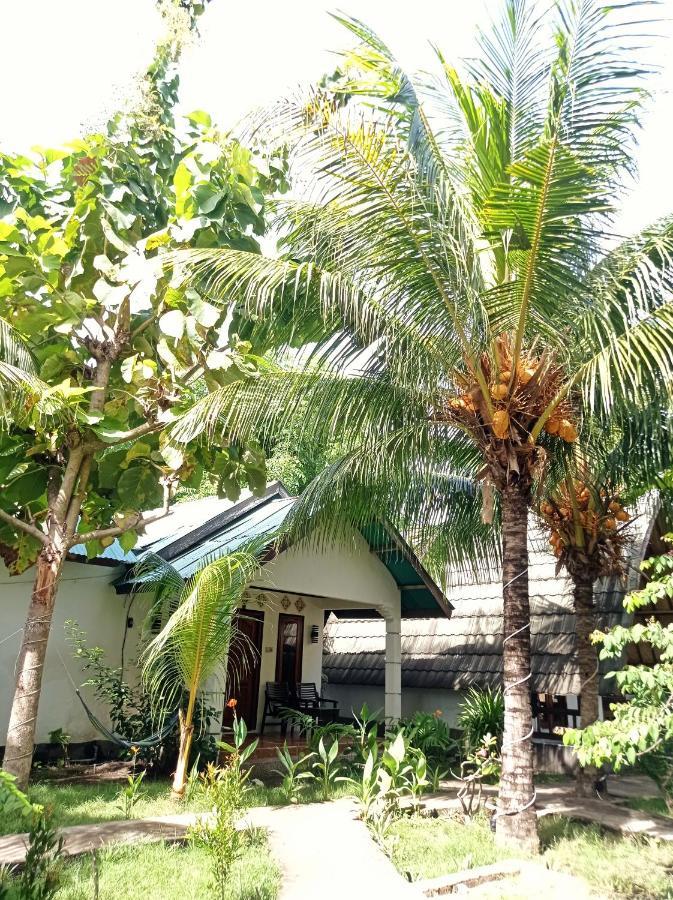 Follow The Rabbit Bungalow Gili Islands Exterior photo